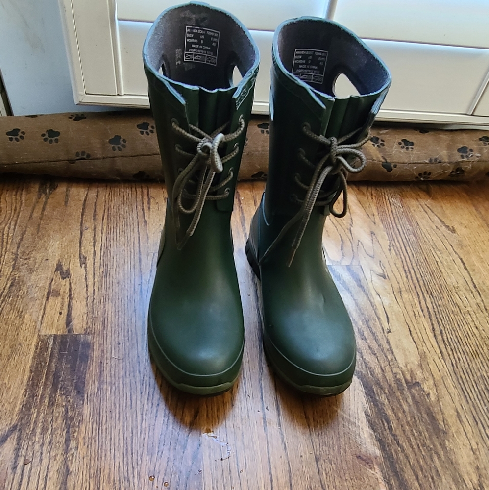 Bogs Amanda Lace Rainboot women's Size 9